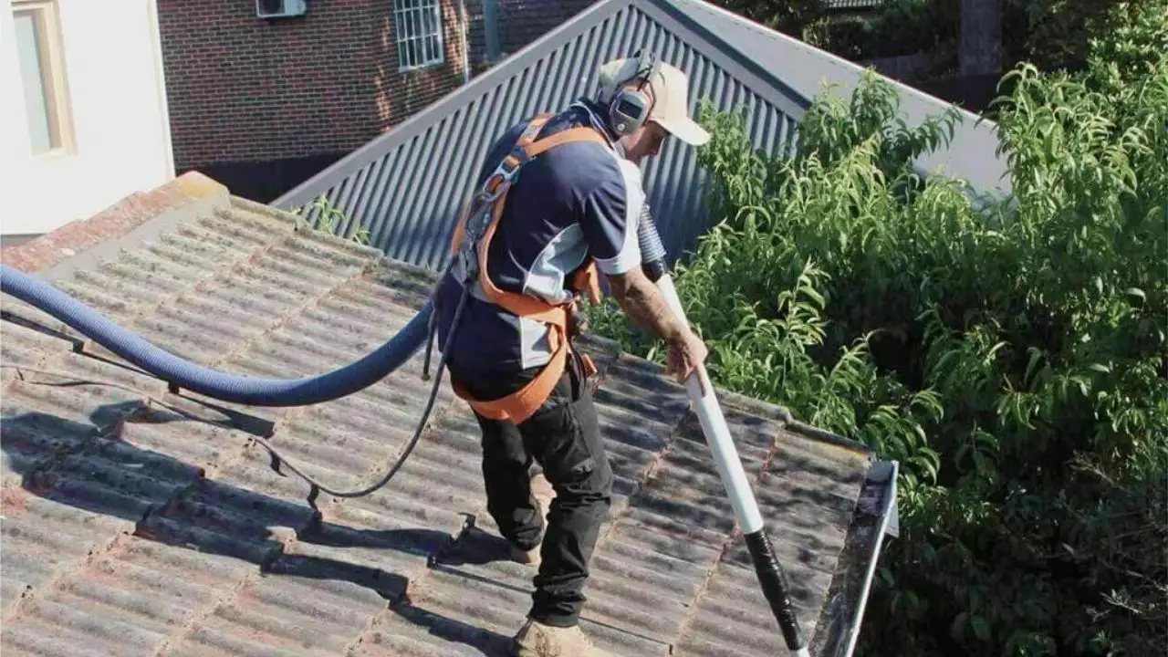 Pros and Cons of Using a Leaf Blower for Gutter Cleaning